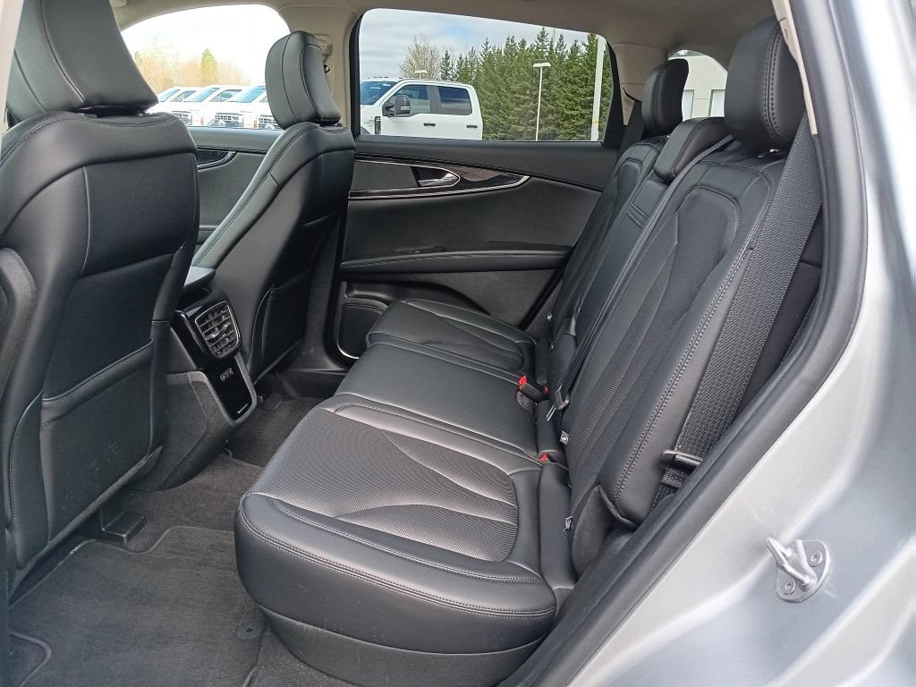 Used 2023 Lincoln Nautilus Reserve AWD/4WD image 28