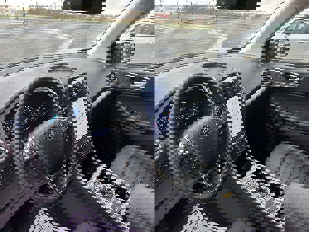 Used 2024 Ford Edge SEL w/ Convenience Package image 11