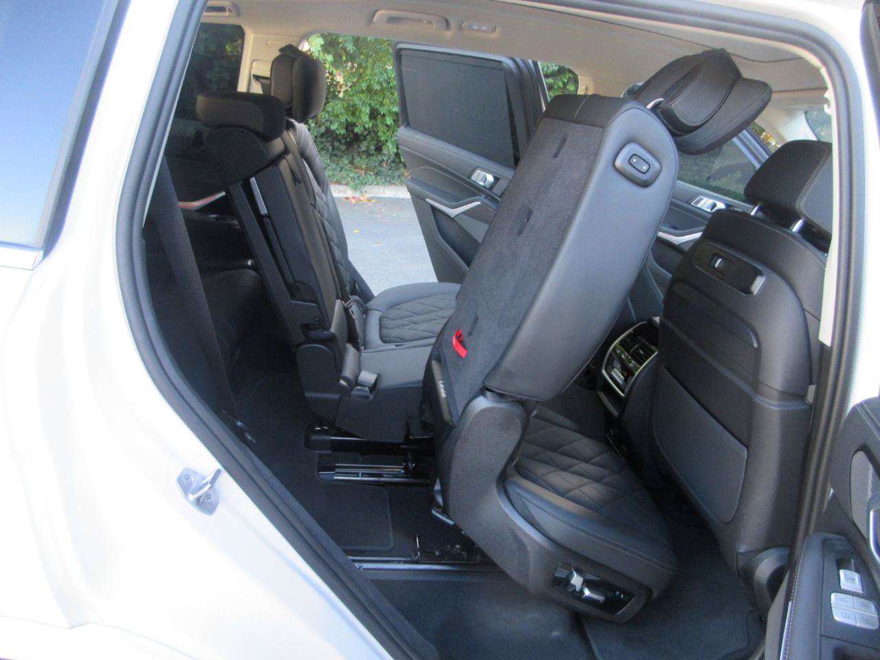 Used 2025 BMW X7 xDrive40i w/ Premium Package AWD/4WD image 38