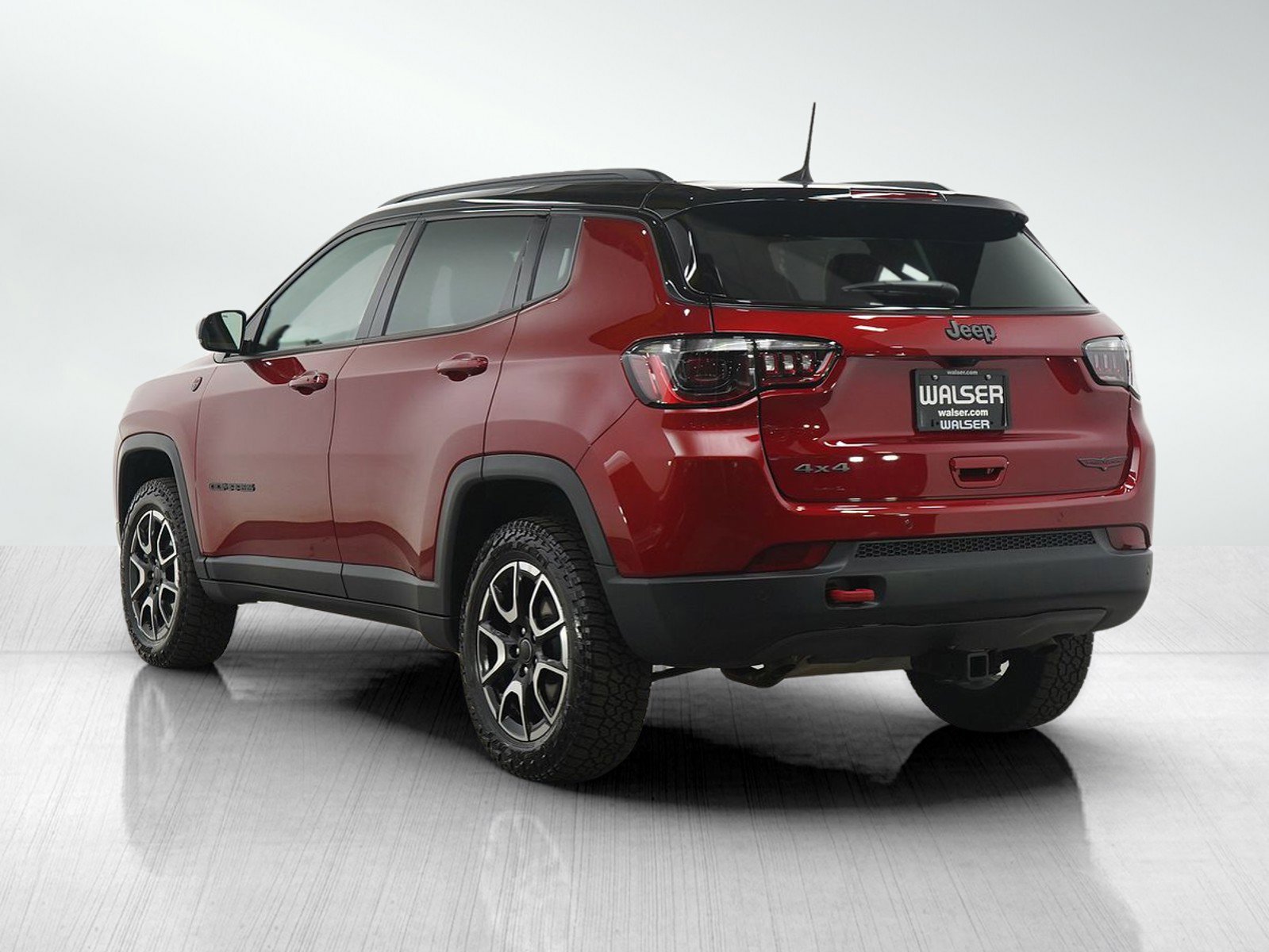 Used 2025 Jeep Compass Trailhawk image 3