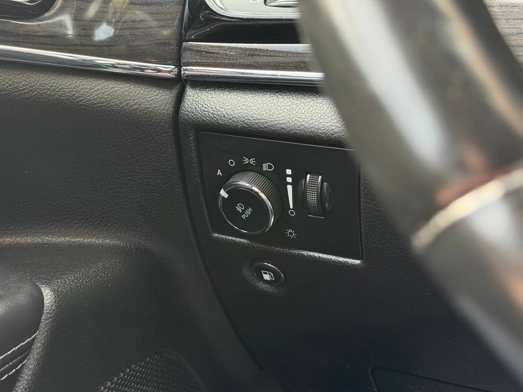Used 2019 Jeep Grand Cherokee Overland AWD/4WD image 19