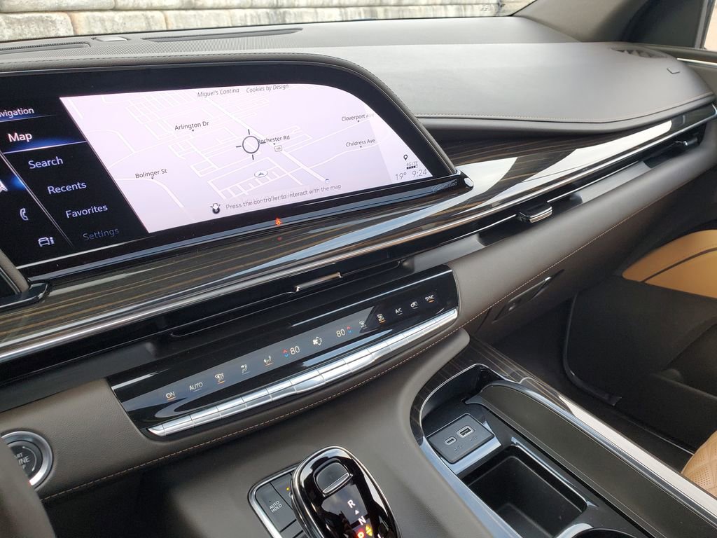 Used 2024 Cadillac Escalade Sport w/ LPO, ONYX Package image 25