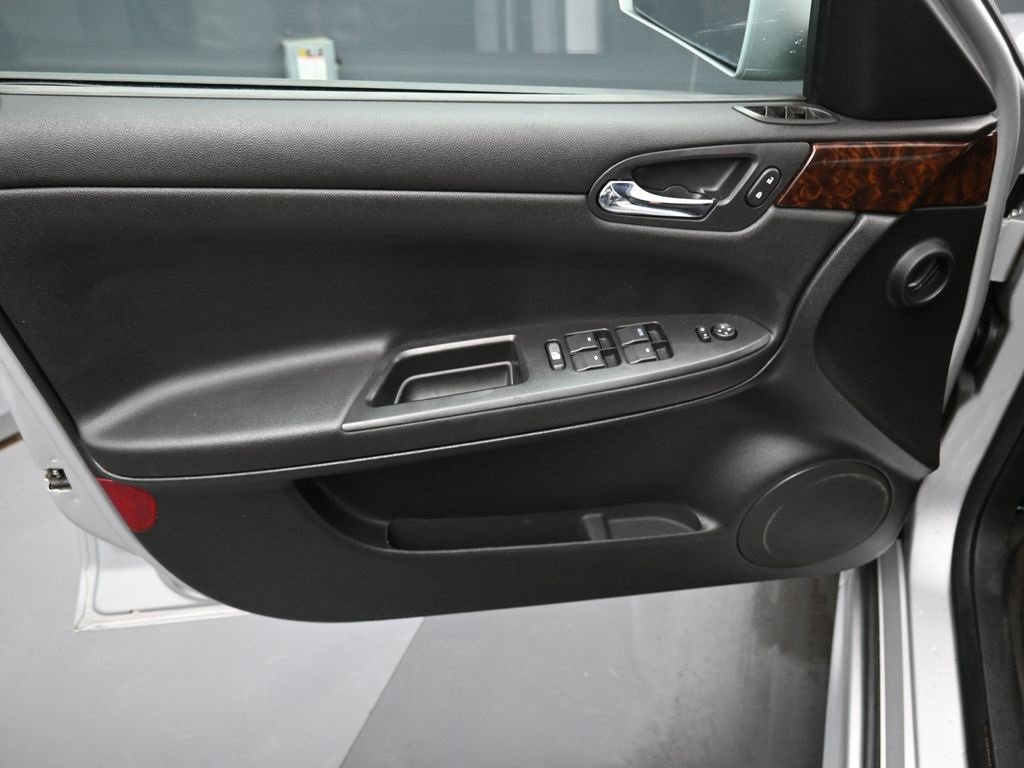 Used 2013 Chevrolet Impala LT w/ LT Sunroof Package image 11