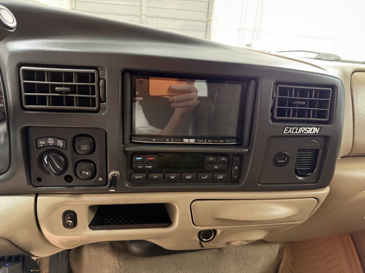 Used 2005 Ford Excursion Limited AWD/4WD image 21