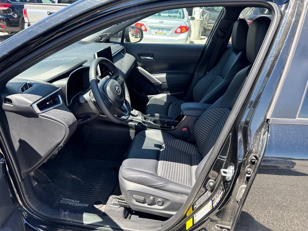 Used 2025 Toyota Corolla Cross AWD Hybrid w/ Convenience Package image 6