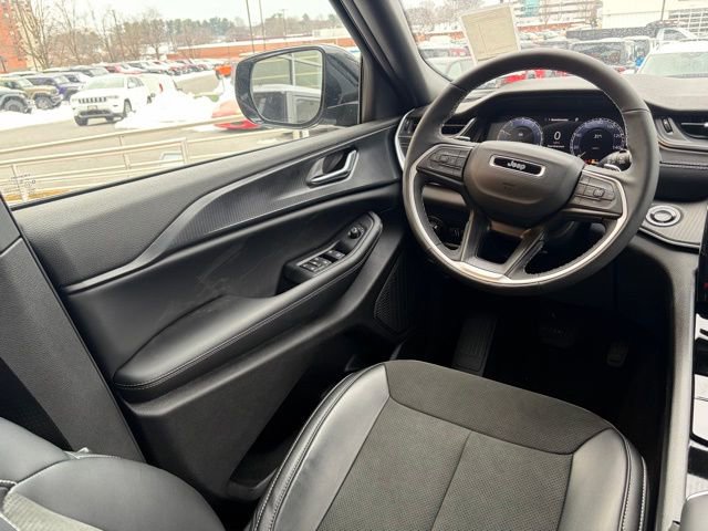 New 2025 Jeep Grand Cherokee 4WD image 32