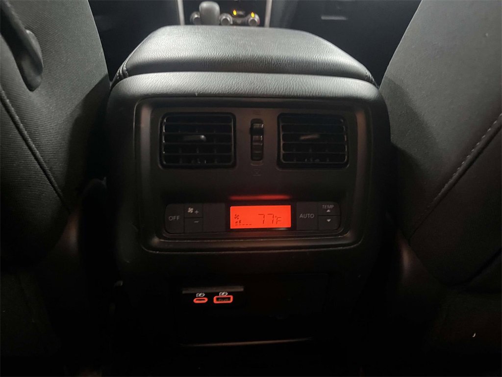 Used 2019 Nissan Pathfinder S image 16