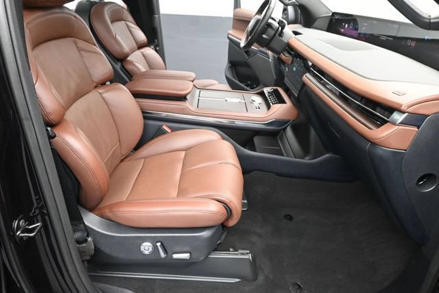 Certified 2025 Lincoln Navigator L Reserve AWD/4WD image 32