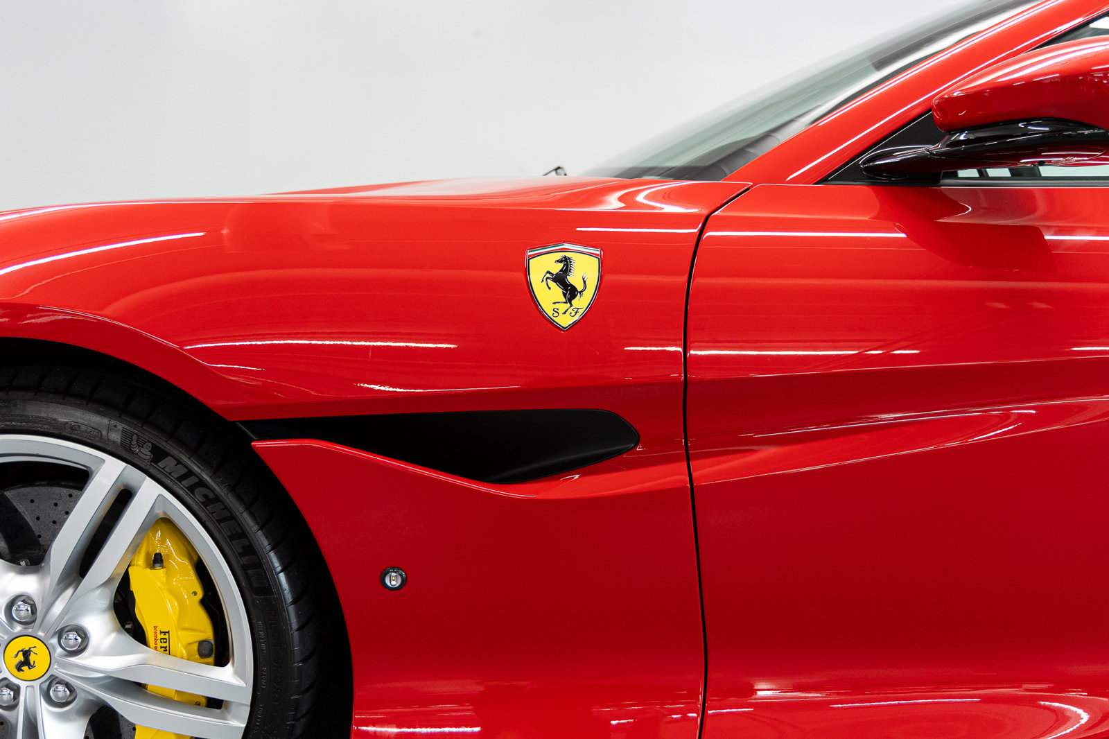 Used 2020 Ferrari Portofino RWD image 22