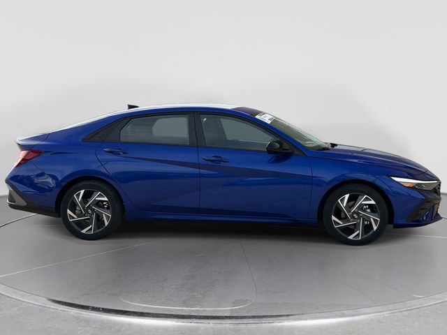 Certified 2025 Hyundai Elantra Sport FWD image 2