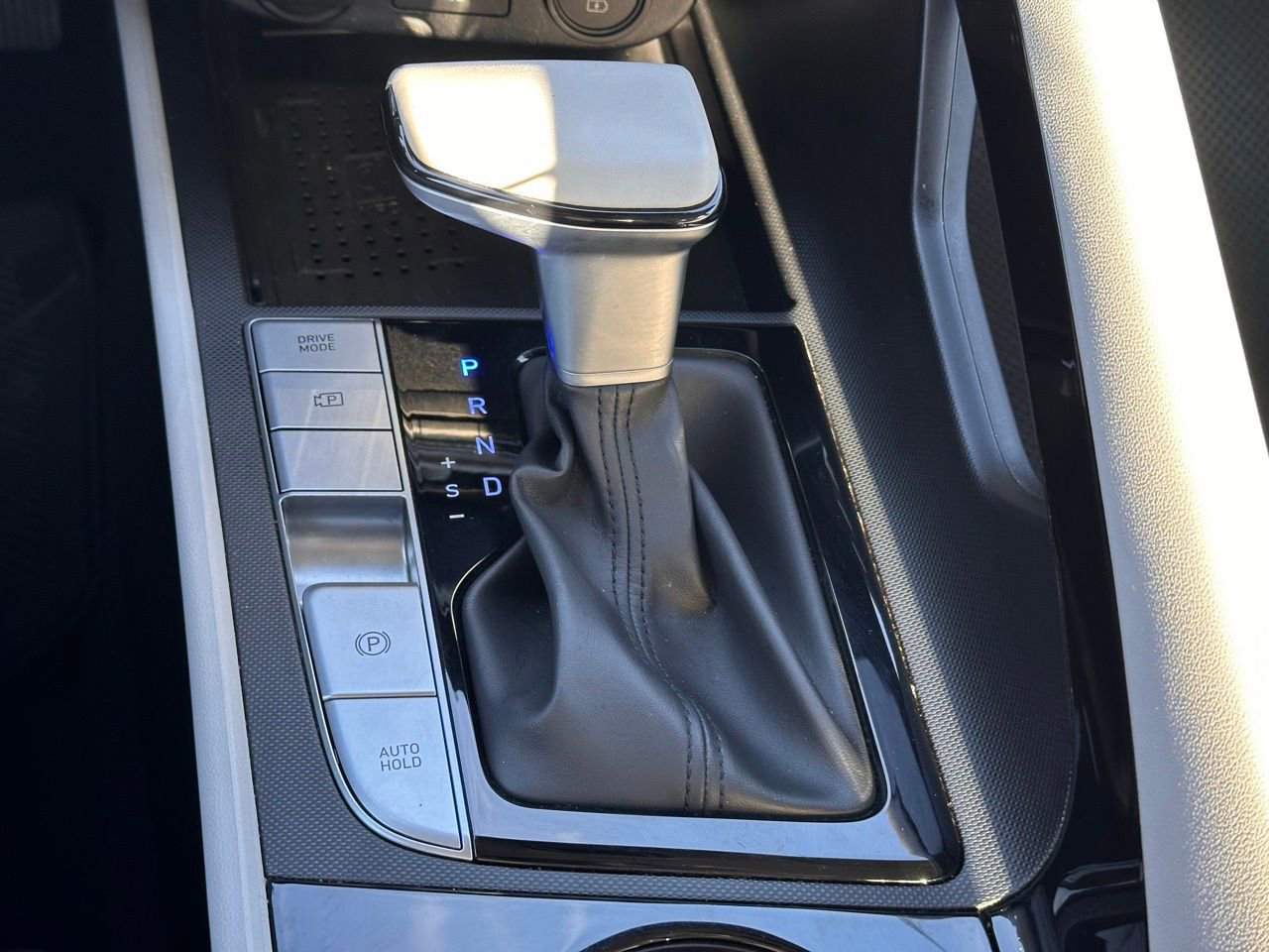 Used 2023 Hyundai Elantra Limited image 36