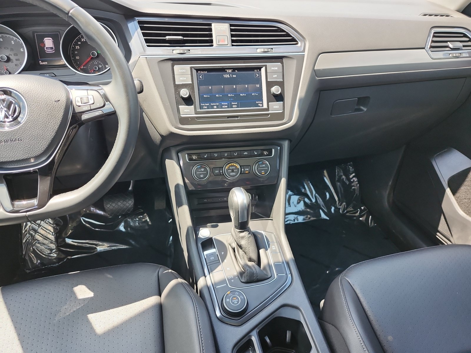 Used 2020 Volkswagen Tiguan SEL AWD/4WD image 11