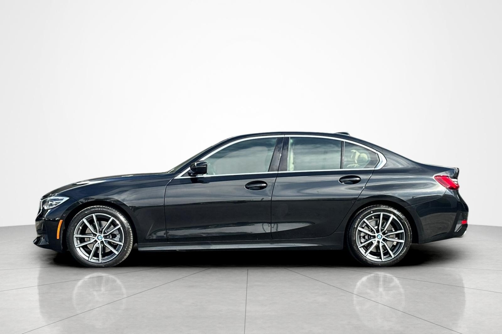 Used 2021 BMW 330i Sedan w/ Convenience Package RWD image 2