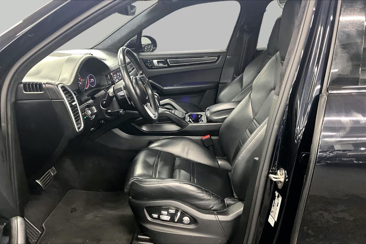 Used 2021 Porsche Cayenne GTS AWD/4WD image 7