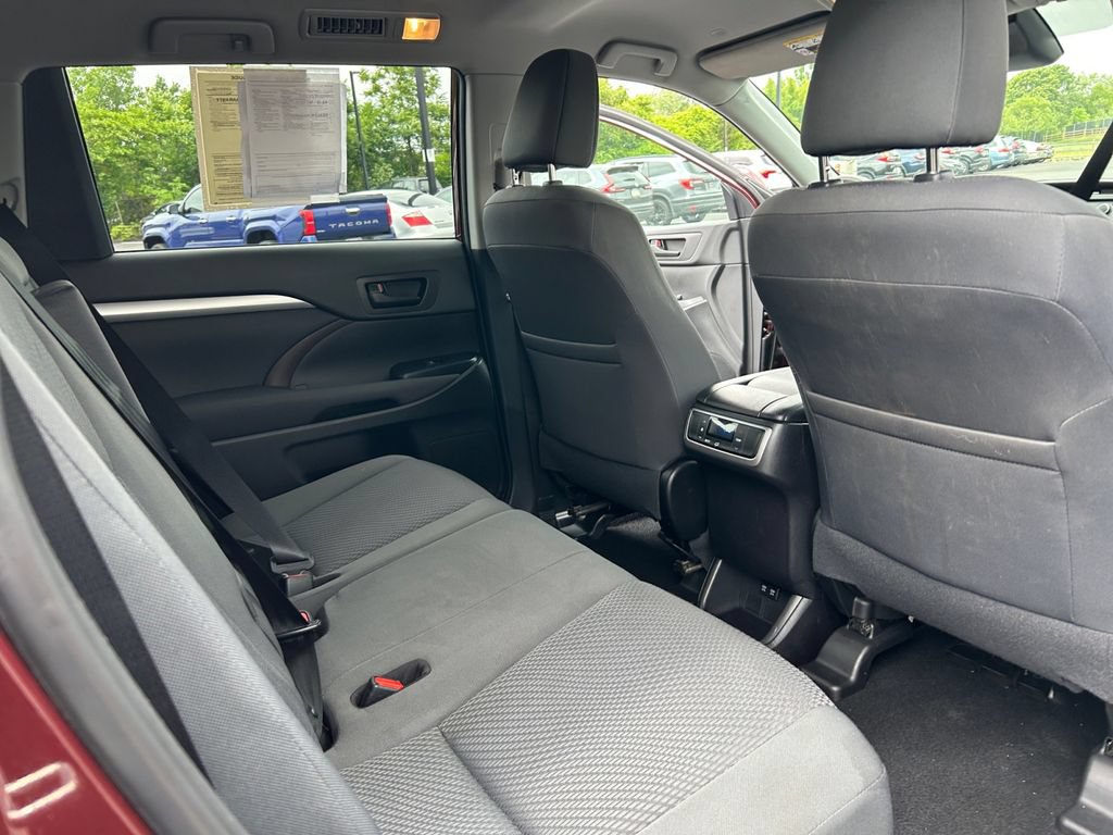 Used 2019 Toyota Highlander LE AWD/4WD image 20