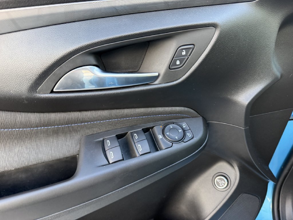 Used 2025 Buick Envista Sport Touring w/ Convenience II Package FWD image 11