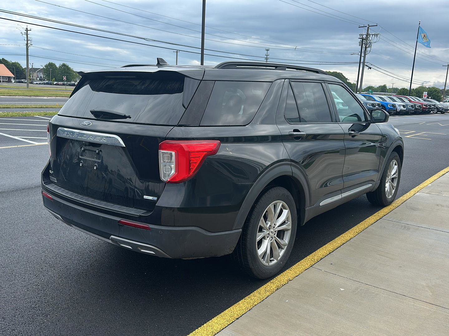 Used 2020 Ford Explorer XLT w/ Equipment Group 202A AWD/4WD image 5