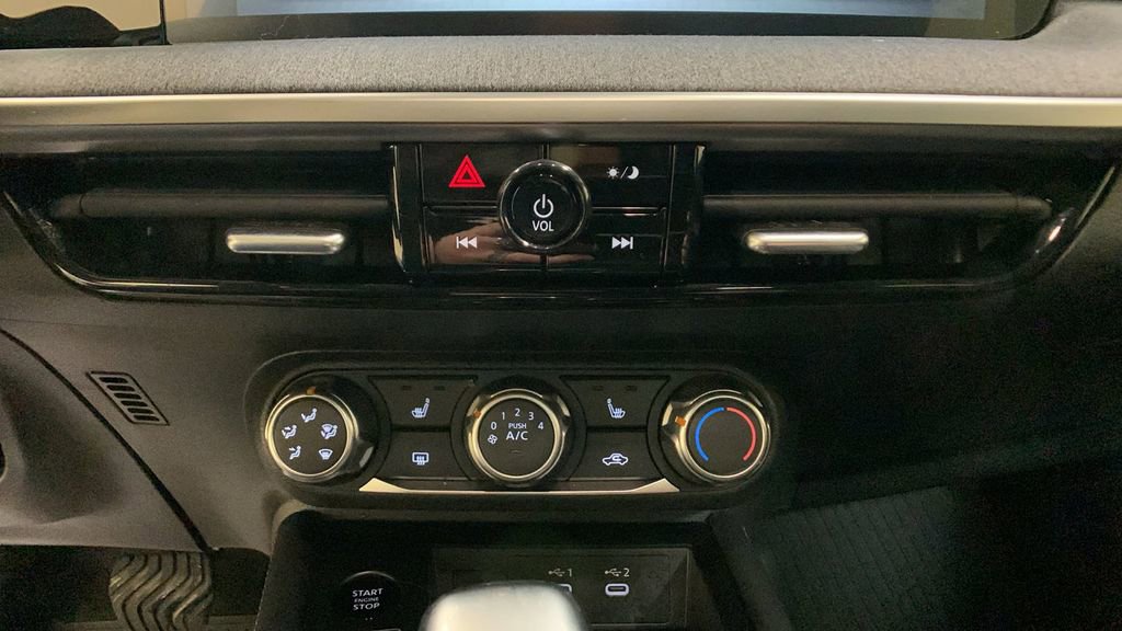 Used 2025 Nissan Kicks SV w/ SV Premium Package image 33