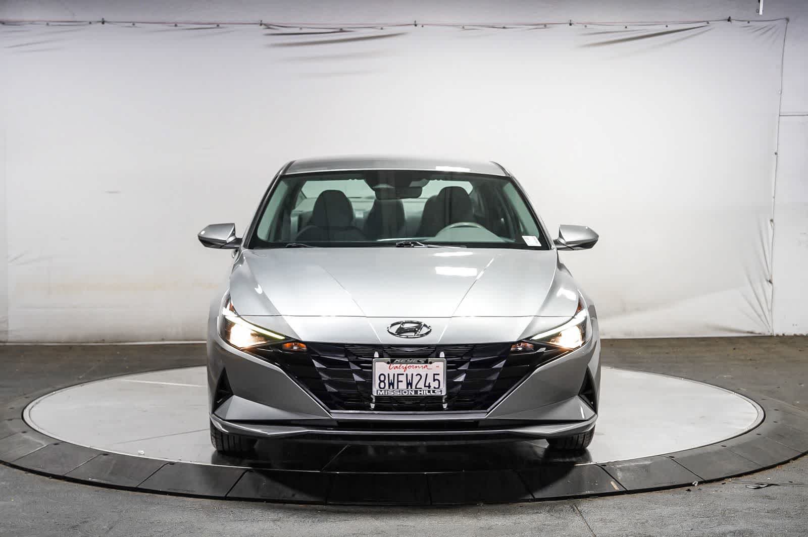 Used 2021 Hyundai Elantra SE FWD image 6
