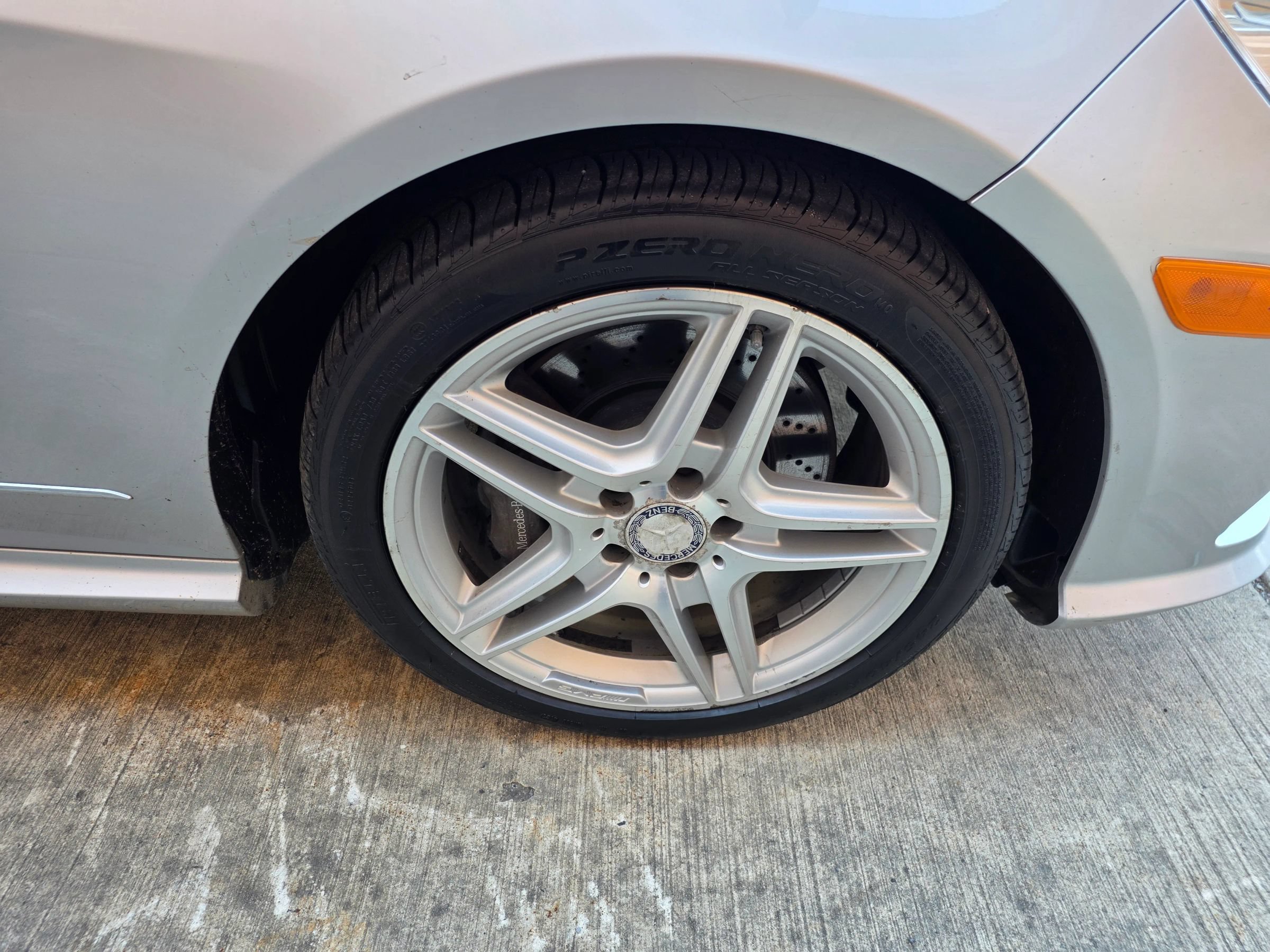 Used 2011 Mercedes-Benz E 550 4MATIC Sedan image 33