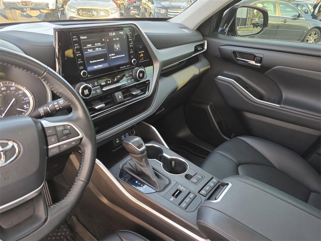 Used 2022 Toyota Highlander XLE image 22