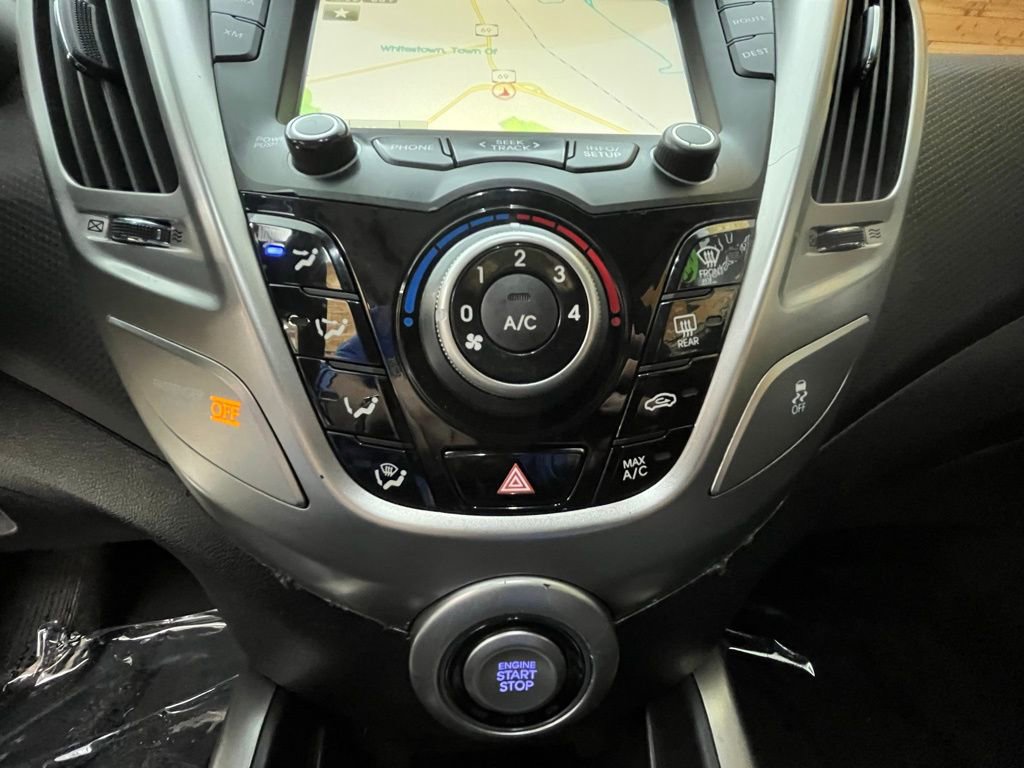 Used 2012 Hyundai Veloster w/ Style Pkg image 24