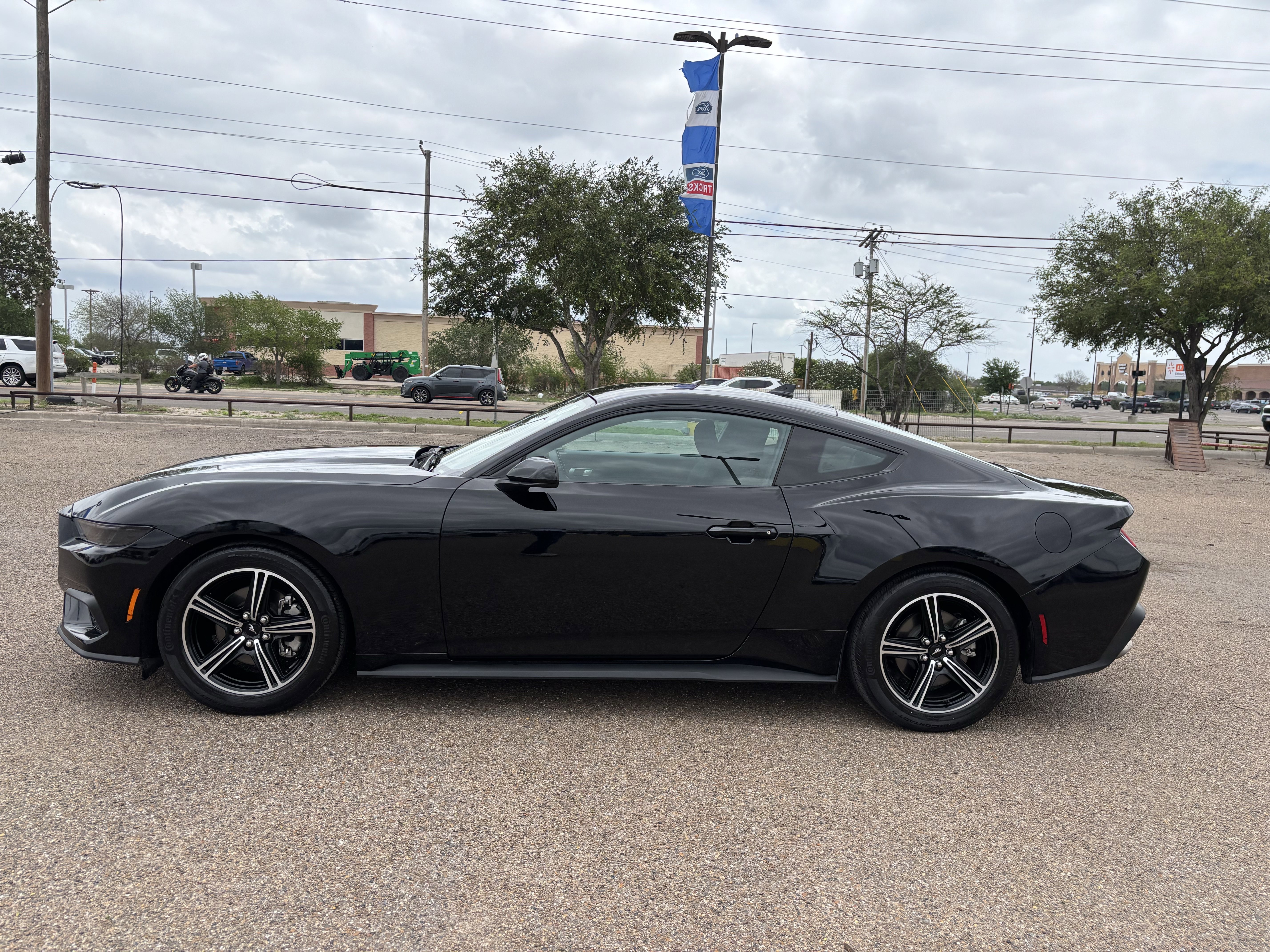 Certified 2025 Ford Mustang Coupe RWD image 2