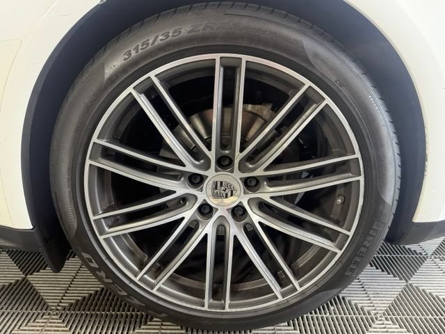 Used 2020 Porsche Panamera RWD image 13