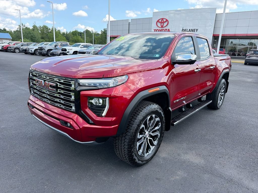 Used 2025 GMC Canyon Denali AWD/4WD image 4