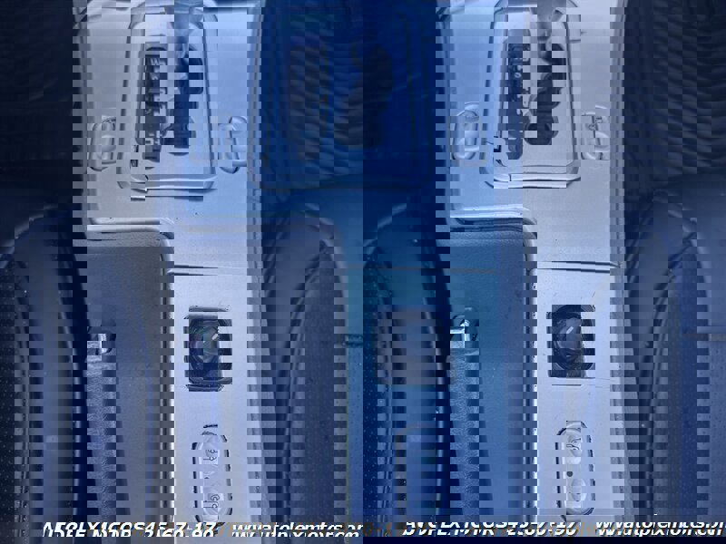 Used 2008 Chrysler Crossfire Limited image 17