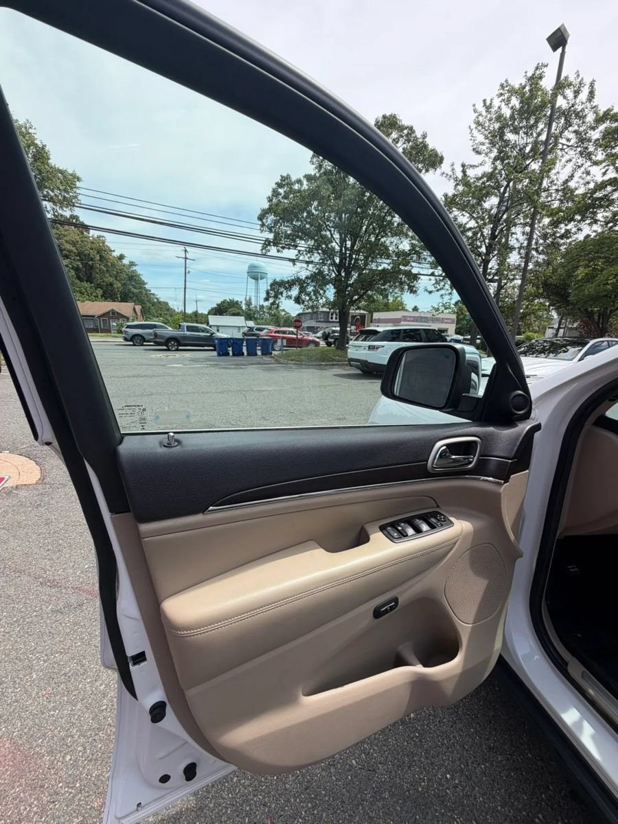 Used 2014 Jeep Grand Cherokee Limited w/ Luxury Group II AWD/4WD image 7