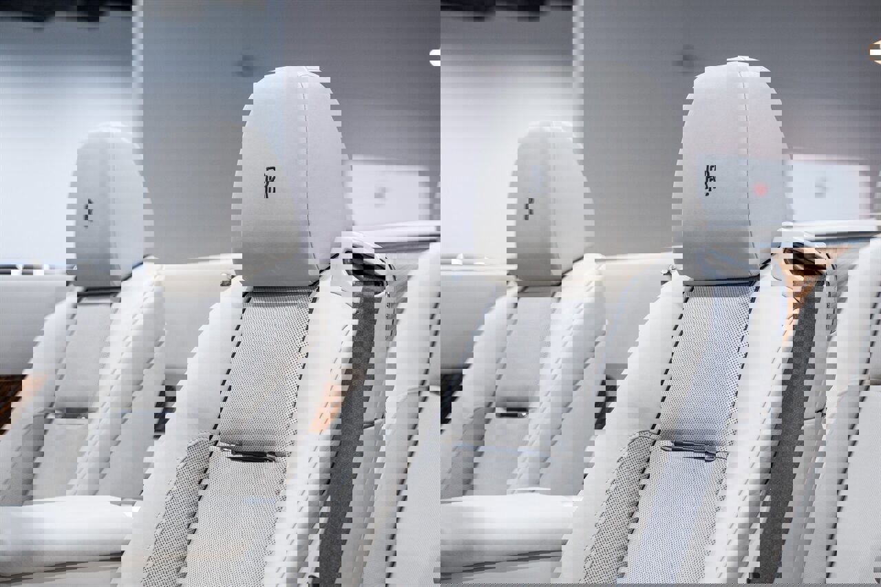 Used 2016 Rolls-Royce Dawn image 23