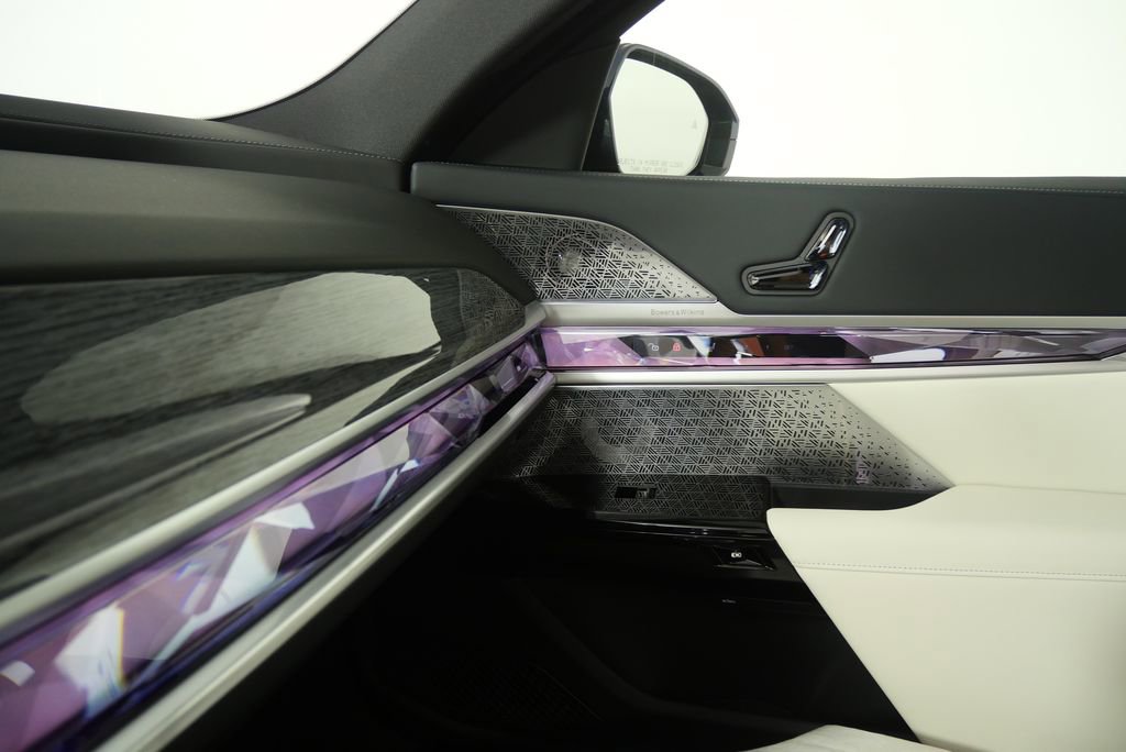 Used 2026 BMW 750e xDrive w/ Executive Package image 25