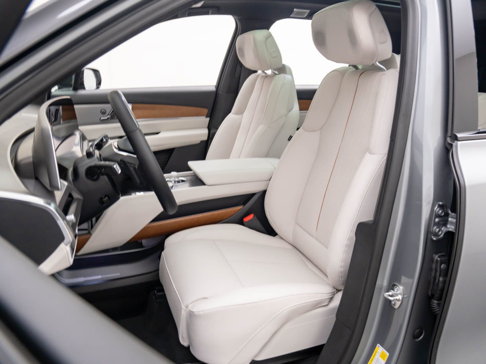 New 2026 Cadillac Vistiq Sport w/ LPO, Floor Liner Package image 15