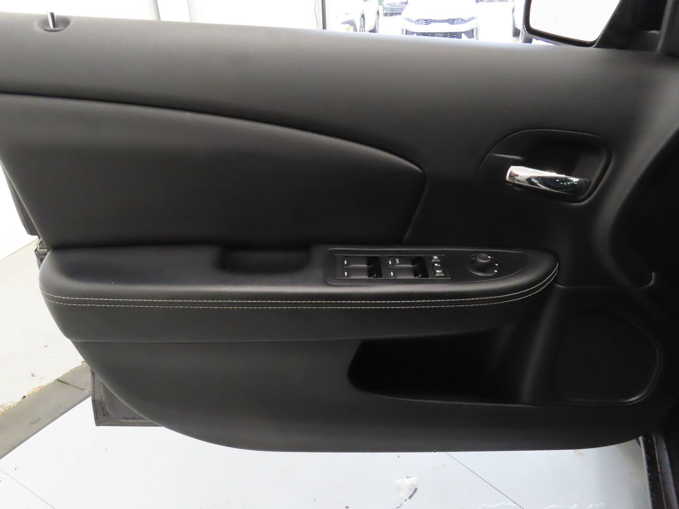 Used 2014 Dodge Avenger SXT w/ Rallye Appearance Group FWD image 9