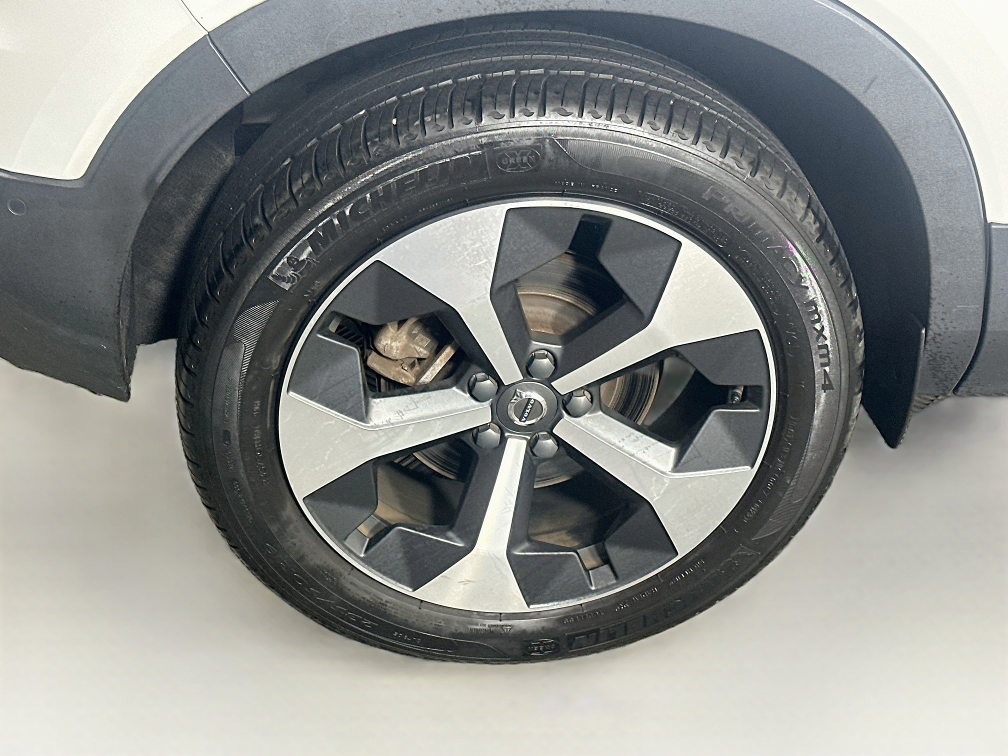 Used 2023 Volvo XC40 B4 Ultimate FWD image 11