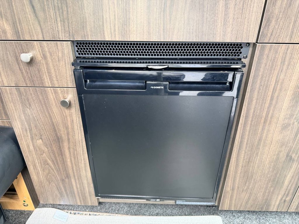 Used 2019 Mercedes-Benz Sprinter 2500 image 40