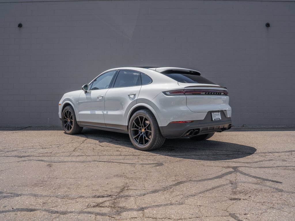 Used 2025 Porsche Cayenne Coupe AWD/4WD image 3