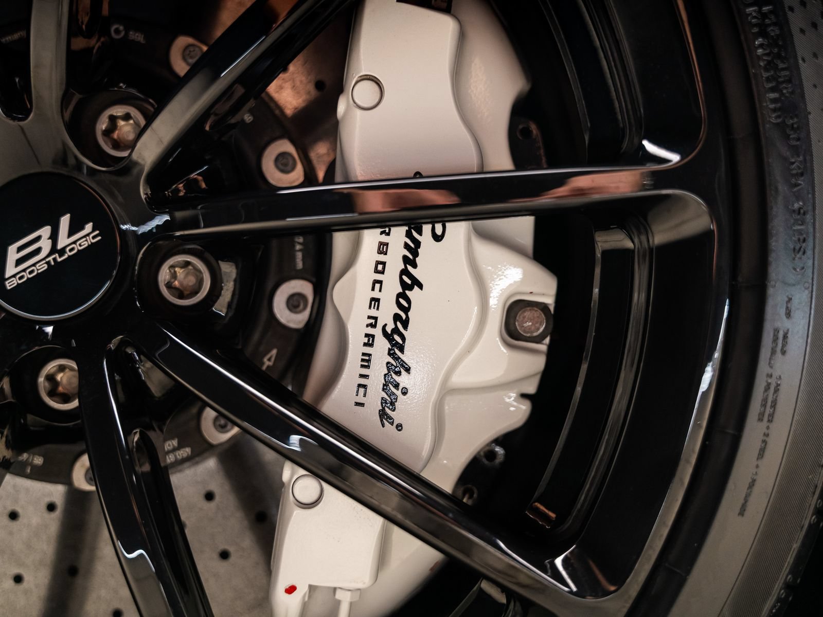Used 2018 Lamborghini Huracan Performante AWD/4WD image 29