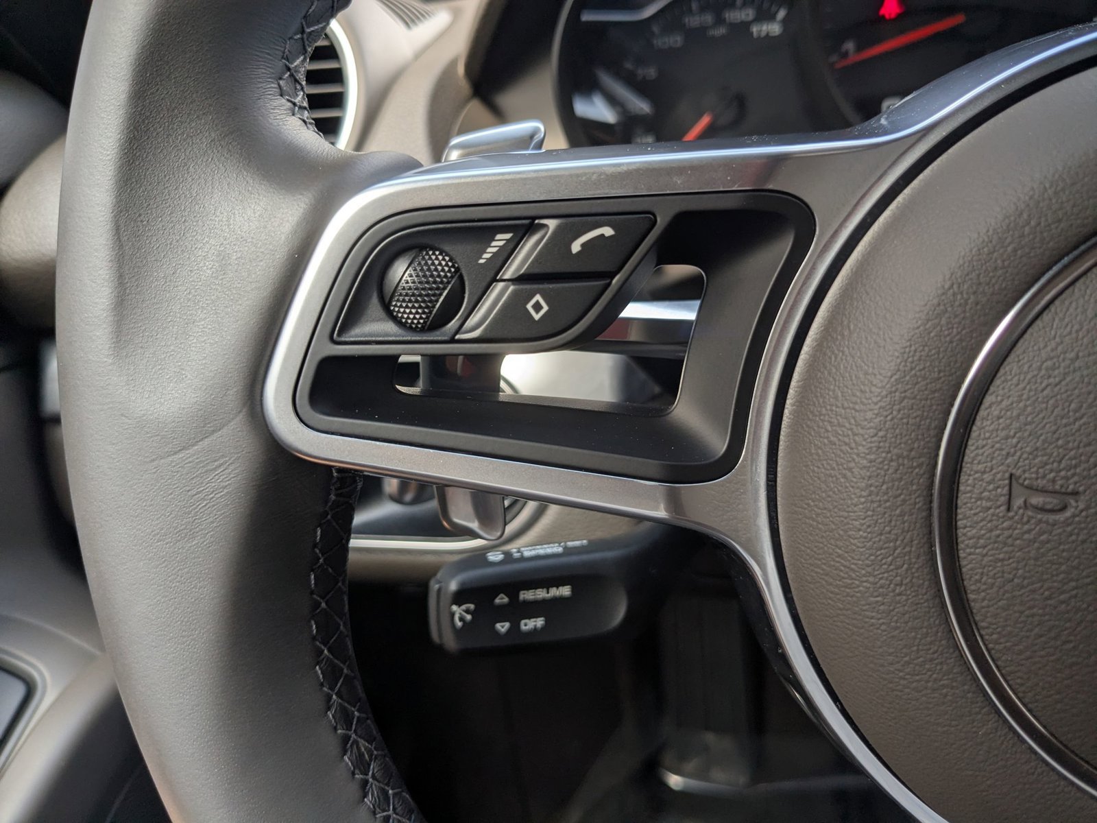 Certified 2025 Porsche 718 Boxster RWD image 18