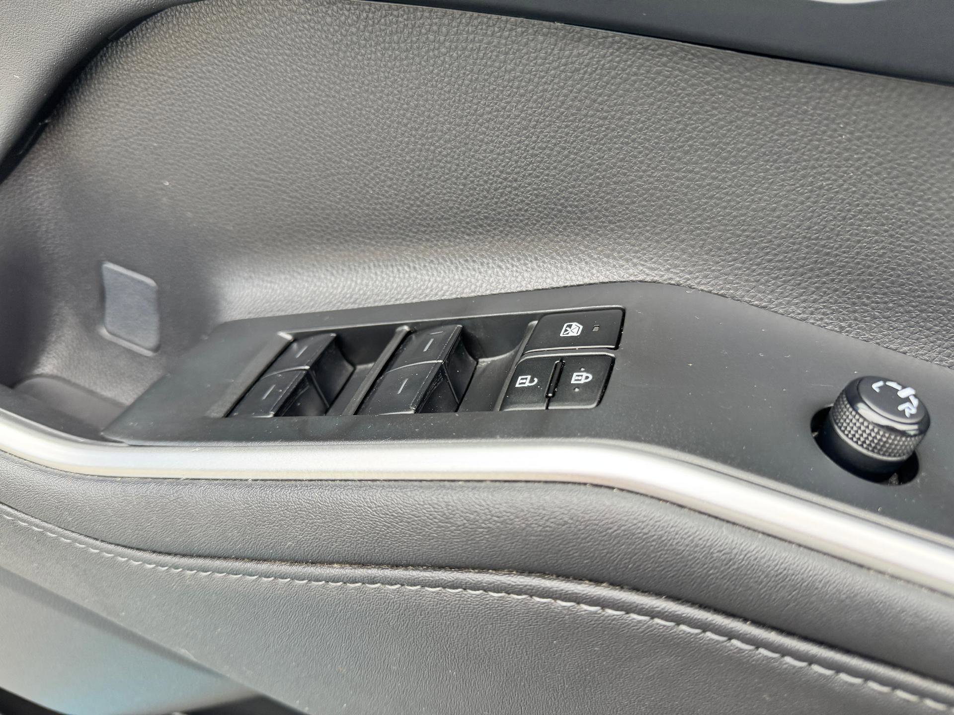 Used 2023 Toyota Highlander XLE image 31