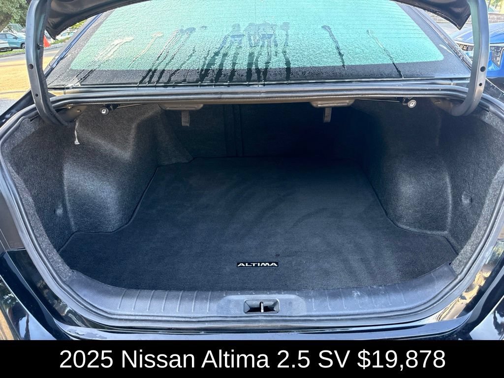 Used 2025 Nissan Altima 2.5 SV FWD image 16