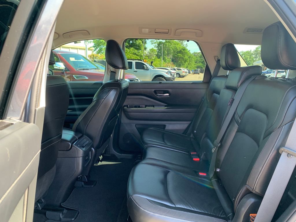 Used 2023 Nissan Pathfinder SL w/ Lighting Package (N92) FWD image 23