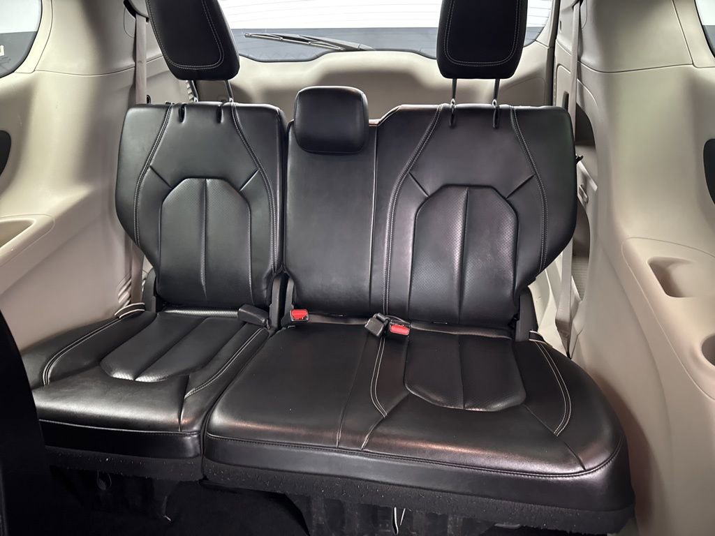 Used 2023 Chrysler Pacifica Touring-L FWD image 38