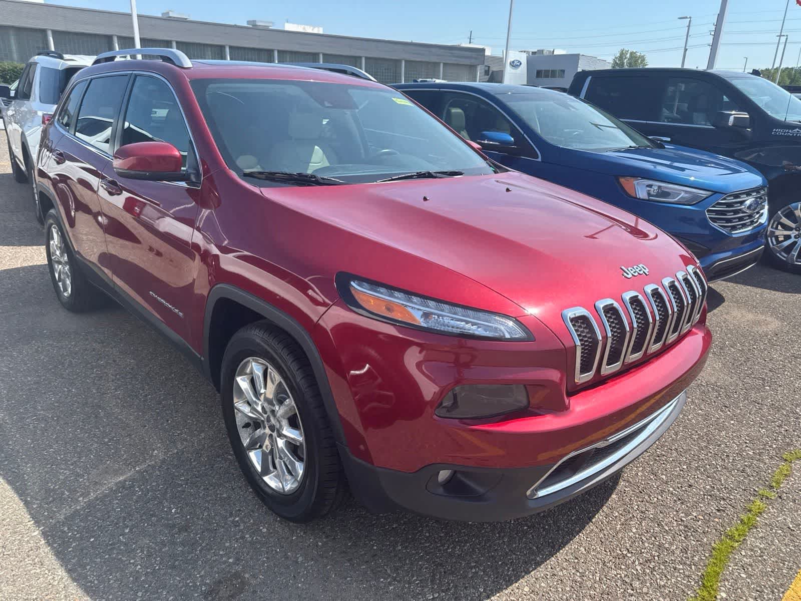 Used 2016 Jeep Cherokee Limited w/ Luxury Group AWD/4WD image 24