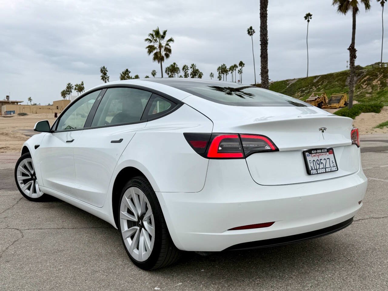Used 2022 Tesla Model 3 Long Range AWD/4WD image 3