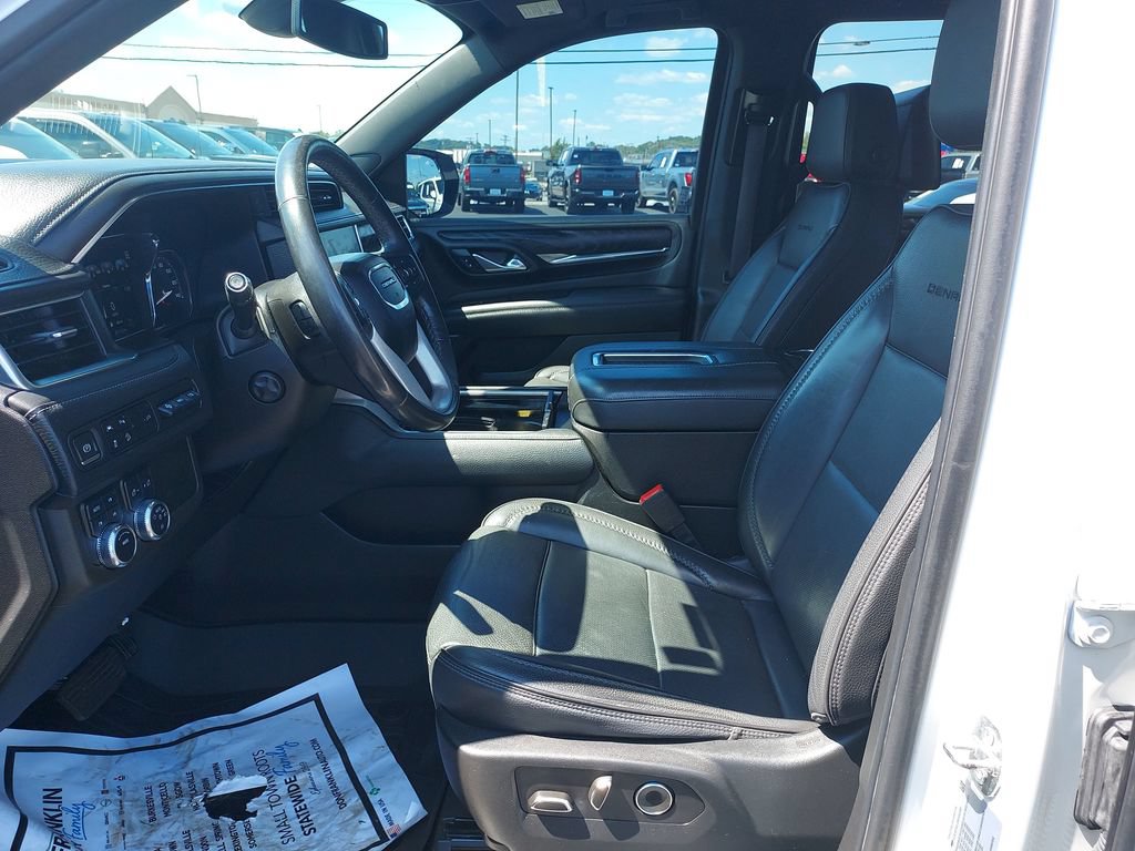 Used 2021 GMC Yukon XL Denali AWD/4WD image 13