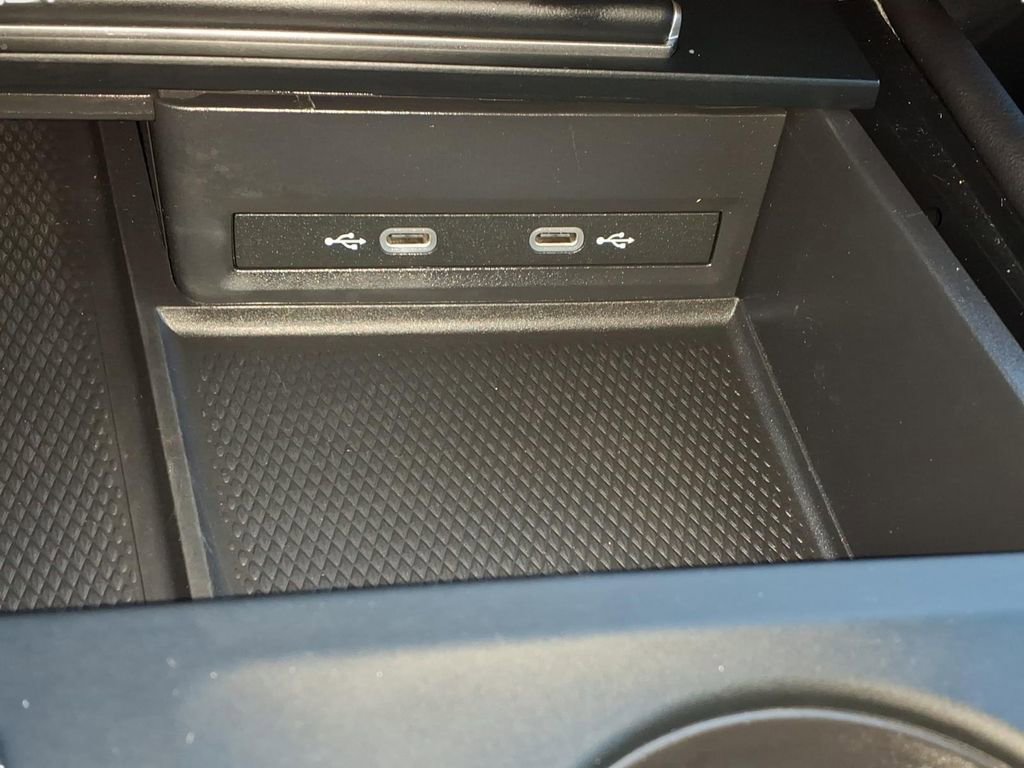 Used 2024 Volkswagen Atlas Cross Sport SE image 25