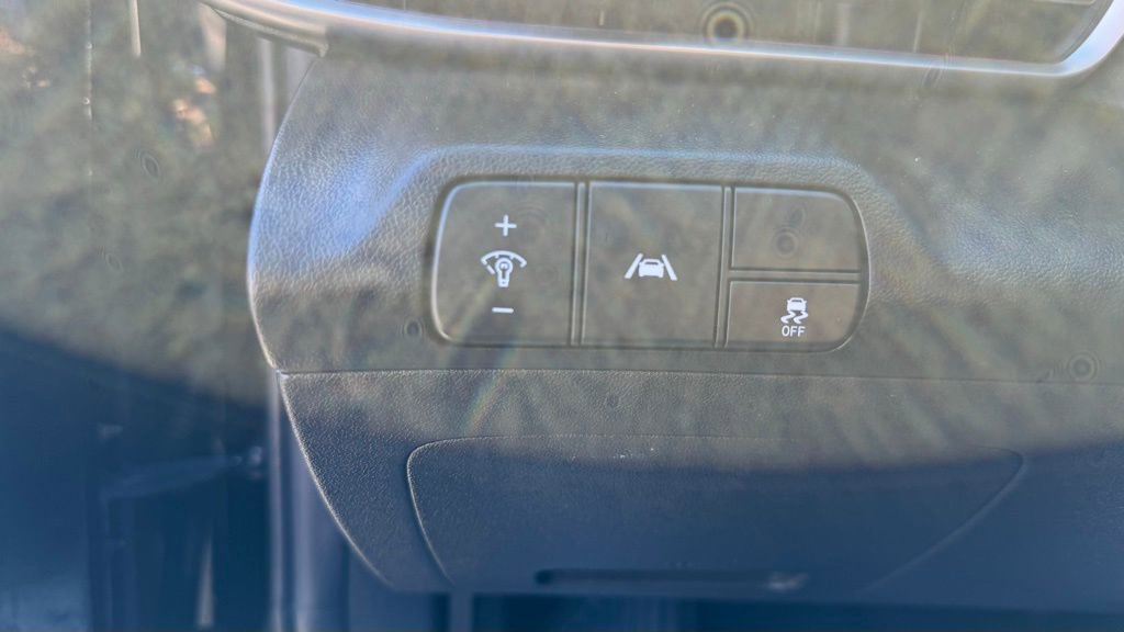 Certified 2023 Hyundai Elantra Limited FWD image 16
