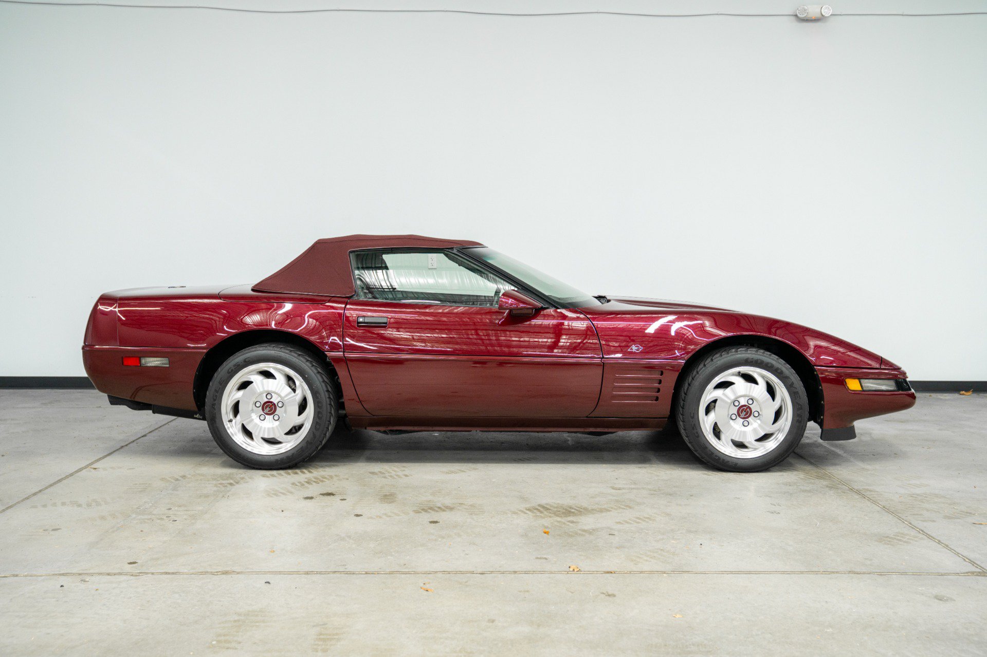 Used 1993 Chevrolet Corvette Convertible RWD image 17
